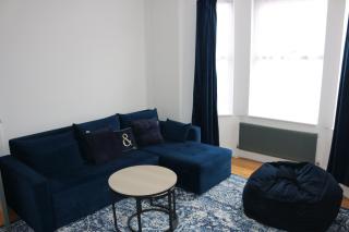 3-Bedroom House, with free parking - Luton - 8