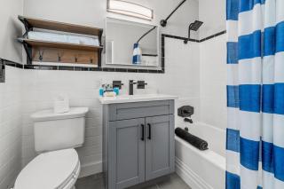 Park Shore Suites of Madeira Beach! Newly Remodeled, Steps to the Beach & Pet Friendly! - #2 - St. Pete Beach - 2