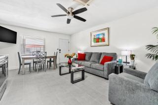 Park Shore Suites of Madeira Beach! Newly Remodeled, Steps to the Beach & Pet Friendly! - #2 - St. Pete Beach - 7