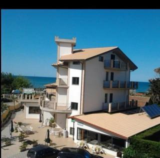 L'isola felice - 0