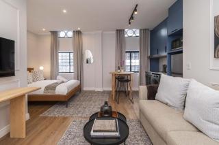 Stylish Studio Living in Venice House - 9
