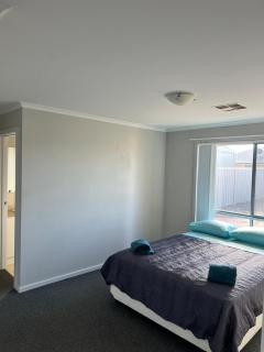 Secure 4BR Garage Whyalla - - 2