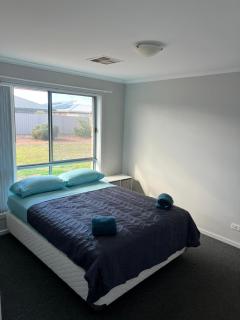Secure 4BR Garage Whyalla - - 1