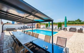 Amazing Home In Valtursko Polje - 2