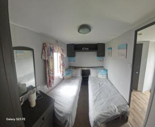 E11 caravan sand le mere holiday park - 6