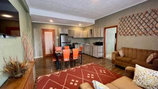 Lush Garden Apartment - 3