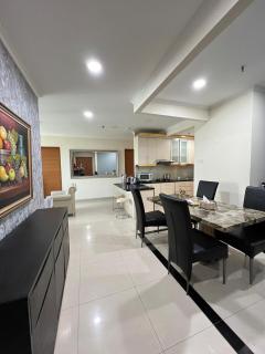 Spacious living room Hampton's Park Apartment - 0