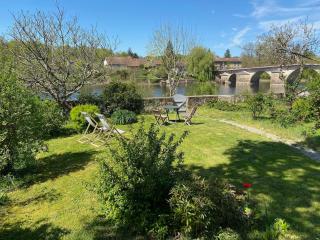 Le Caprice garden, river and chateau - Saint-Germain-de-Confolens - 9