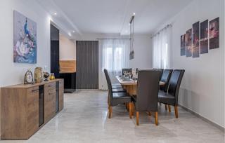 5 Bedroom Nice Home In Vidulini - 5