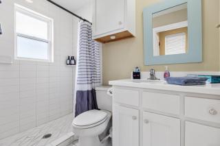 Prime Location 5 Bedrooms - Pool Sleeps 12 - 2