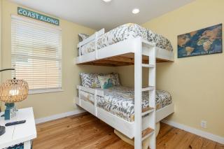 Prime Location 5 Bedrooms - Pool Sleeps 12 - 4