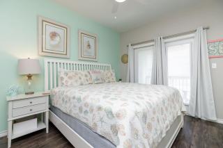 Fun 4 Bedroom - Resort Pool Sleeps 12 - 4