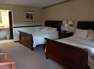 Chalet Inn & Suites - 8