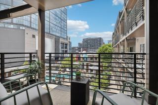 Southern Comfort Short Walk to Broadway w Pool & Gym at the Hyve - 4