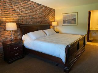 Chalet Inn & Suites - Centerport - 9