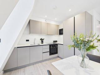 Bright & Modern Flat, Sleeps 4, Great Location - 3