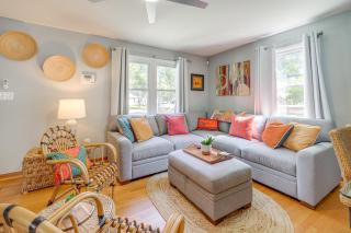 Less Than 1 Mi to Colonial Beach Coastal Gem with 2 Porches - Colonial Beach - 3