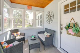 Less Than 1 Mi to Colonial Beach Coastal Gem with 2 Porches - Colonial Beach - 6