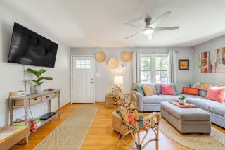 Less Than 1 Mi to Colonial Beach Coastal Gem with 2 Porches - Colonial Beach - 4