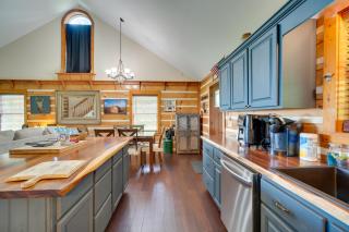 Lake and Mountain Views Rockwood Cabin on 8 Acres - Rockwood - 2