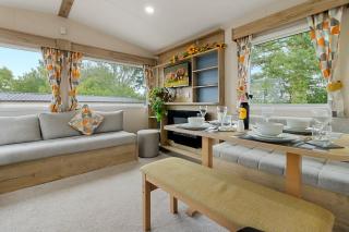 The Nook Splash Retreat - Heated Communal Swimming Pool & Fishing Nearby - 1