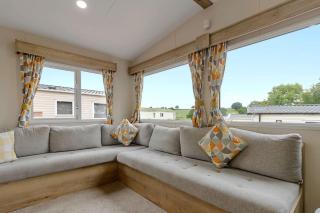 The Nook Splash Retreat - Heated Communal Swimming Pool & Fishing Nearby - 2