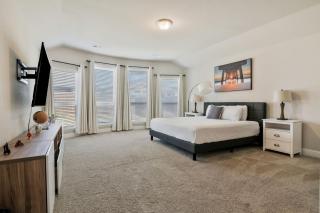 Stylish 3BR Near Lake & Downtown w Patio & WiFi - 9