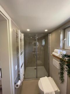 Five Studios - Premium Rooms with King Size Bed, Kitchen, AC, close to Ramstein Air Base - Ramstein-Miesenbach - 8