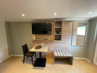 Five Studios - Premium Rooms with King Size Bed, Kitchen, AC, close to Ramstein Air Base - Ramstein-Miesenbach - 3