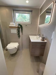 Five Studios - Premium Rooms with King Size Bed, Kitchen, AC, close to Ramstein Air Base - Ramstein-Miesenbach - 2