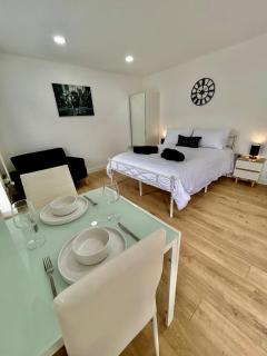 The Studio - Private Car Park with CCTV - Fast WiFi - Contractor Friendly - Nature & Wildlife Retreat for Business Stays or Relaxing Couples Getaways - Oldbury - 0