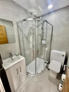 Stylish Studio with Parking, Countryside Views & Fast Wifi - 8