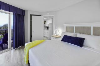 Seaclusion by StayMareni - Oceanfront King Suite - 1