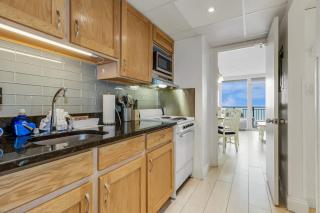 Tiki Beach by StayMareni - Oceanfront King - Myrtle Beach - 7
