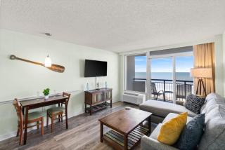 Oar Life By StayMareni - Oceanfront Suite - 6