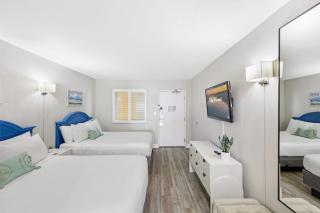Beach Haven by StayMareni - Oceanfront 1BR - 5