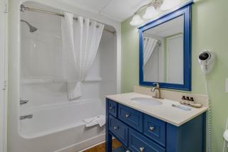 Ocean Breeze by StayMareni - King Suite - 6