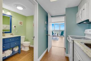 Ocean Breeze by StayMareni - King Suite - 2