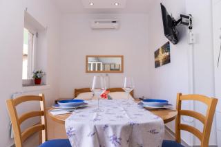 B studio apartment near the beach with sea view - Kaštela - 8