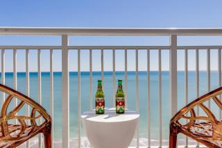 Coral Surf by StayMareni - Oceanfront King Suite - 6