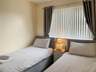 White Towers - Hw7625 - Llanwnda - 4