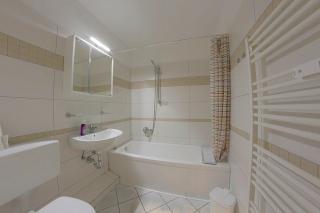 Apartment 411 - 1