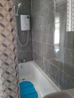 Newly renovated & furnished luxury bedroom - Kirkliston - 3