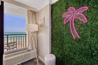 Pink Surf by StayMareni - Oceanfront 2 Queens Suite - 9
