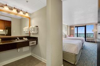 Pink Surf by StayMareni - Oceanfront 2 Queens Suite - 3