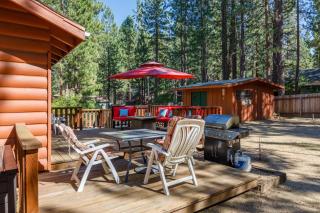 Cozy Cabin with Large Backyard Near Lake, Village and Snow Summit - Big Bear Lake - 3