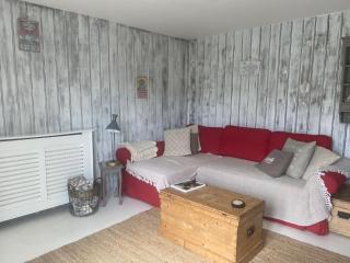 Isle 2-Bed Retreat- Sleeps 4 Garden & Games Room - 0