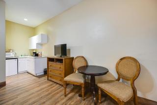 Naples Escape with Community Pool and Marina View! - 1