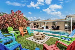 Villa Oasis Fort Lauderdale 4 BR Heated Pool Game Room Sleeps 12 Near Hard Rock Stadium & Casino 4 miles Beaches 15 Min - 6