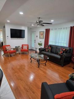 Perfect Paradise Getaway - Savannah - 8